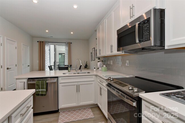 Foto del edificio - 421 Spearfield Ln