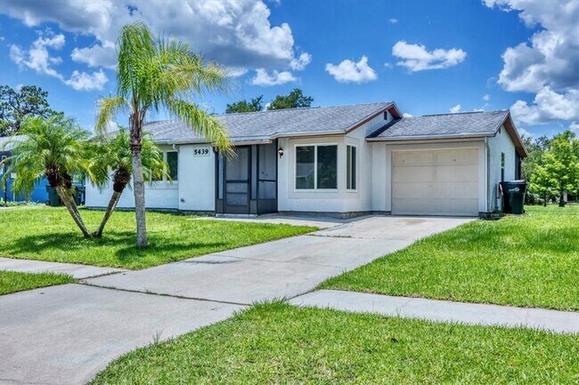 Foto del edificio - 5439 Kenwood Dr