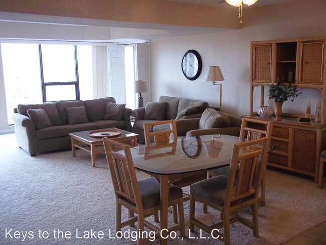 Building Photo - 429 Racquet Club Dr