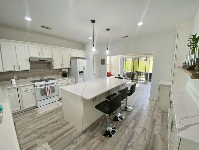 Foto del edificio - Fully Furnished Two Bedroom Home in Sun City!