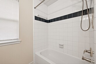 Building Photo - 2011 Edendale Cir