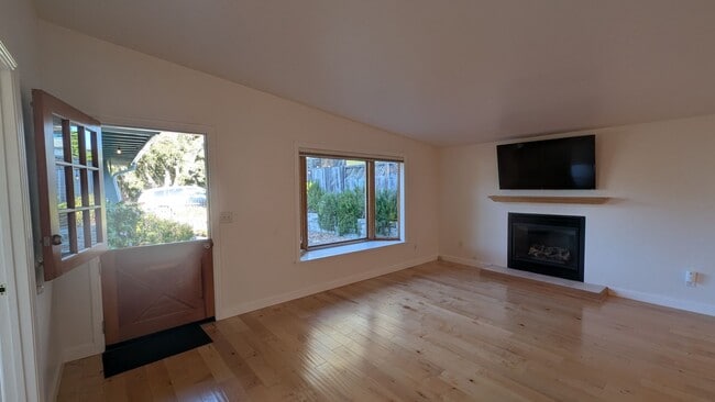 Building Photo - Bright and Cozy 3 Bedroom Home In Pacific ...
