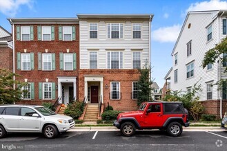 Building Photo - 710 Norfolk Ln