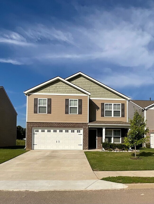 Building Photo - Heiskell 37754 - 4 bedroom, 2.5 bath home ...