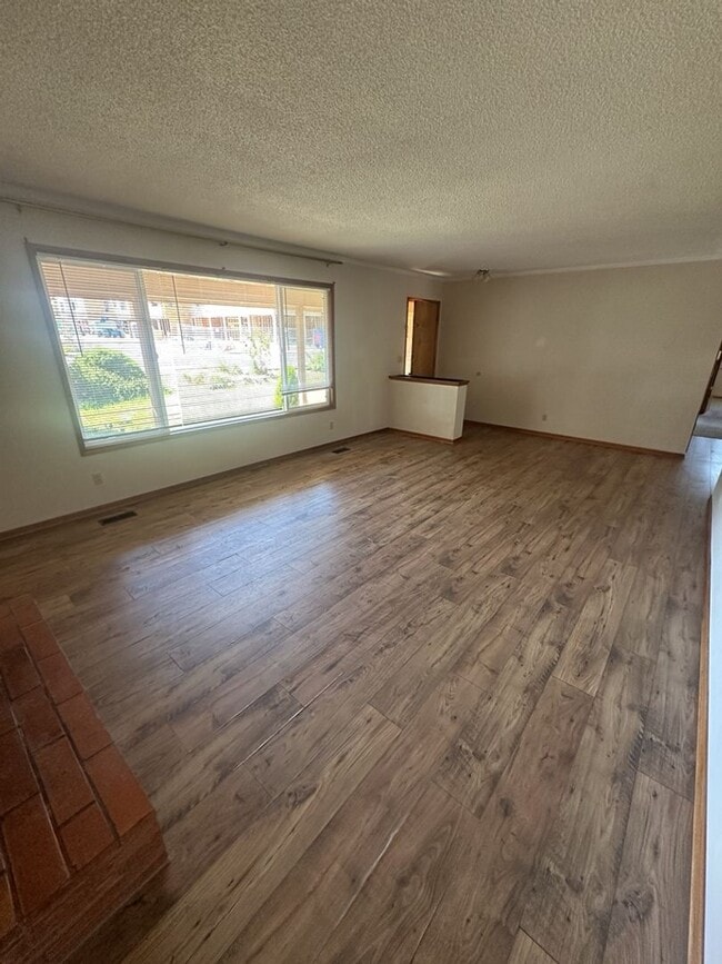 Building Photo - 3 Bedroom 1.5 Bath Ranch in Felida!