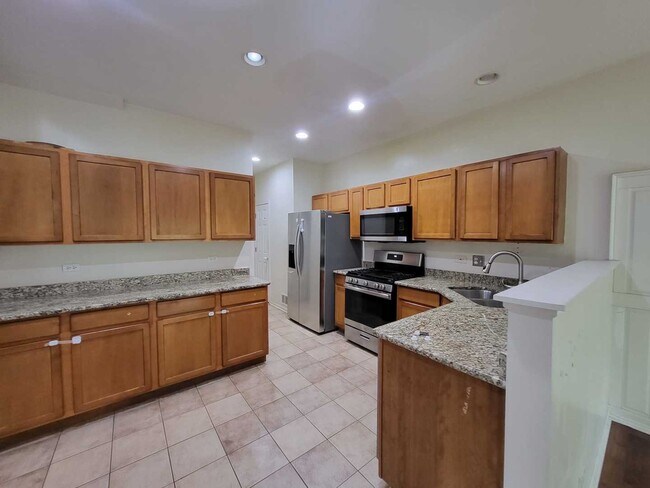 Building Photo - 392 Abington Woods Dr
