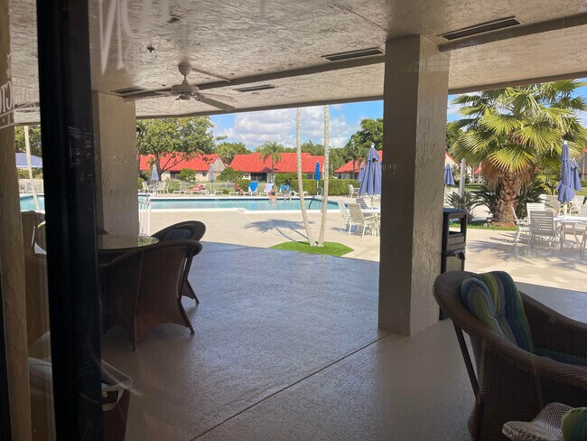 Área de la piscina - 7942 Lexington Club Blvd