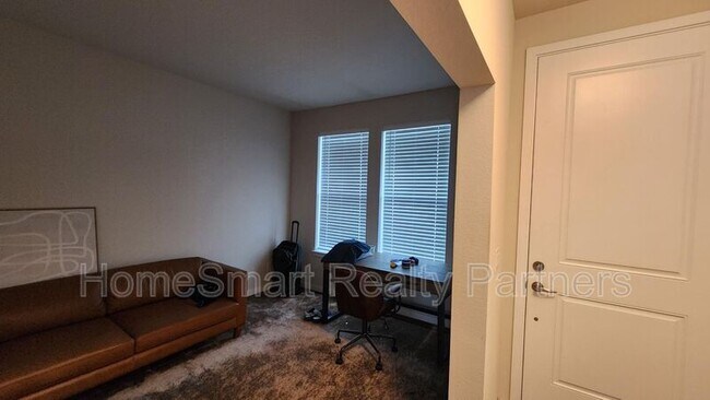 Foto del edificio - 340 Fox Ln