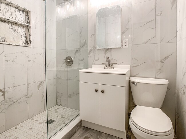 Foto del edificio - RENOVATED 1BR w/ PRIVATE BACKYARD