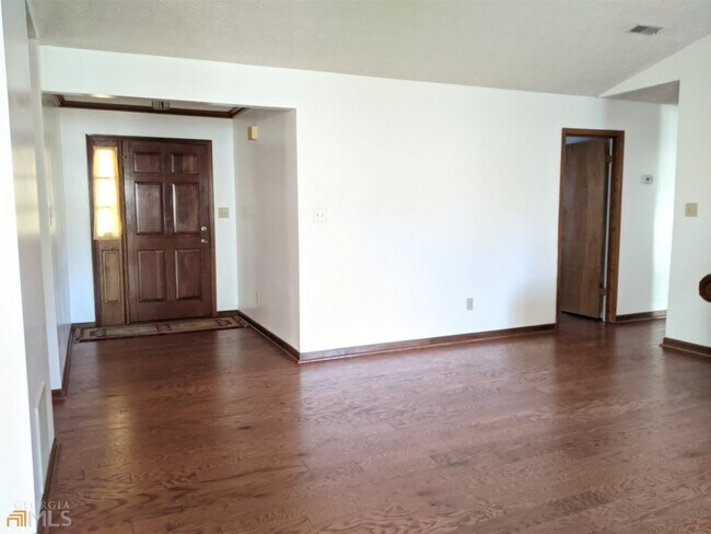 Building Photo - 137 Hilo Rd