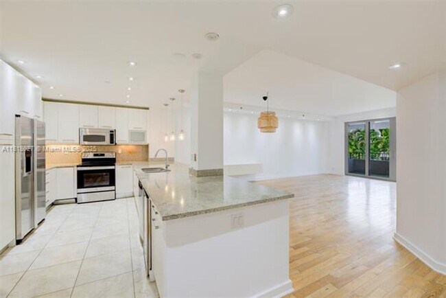 Foto del edificio - 151 Crandon Blvd