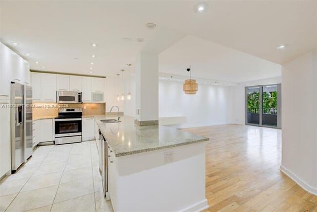 Building Photo - 151 Crandon Blvd