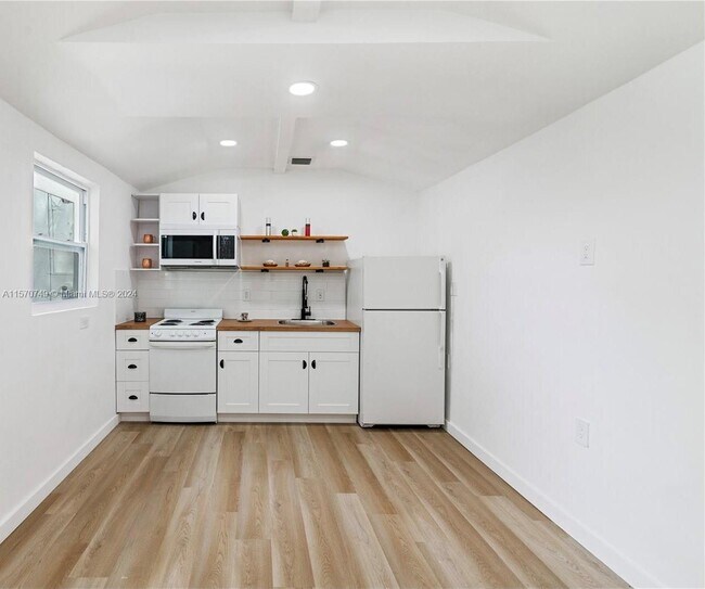 Foto del edificio - 954 NW 75th St