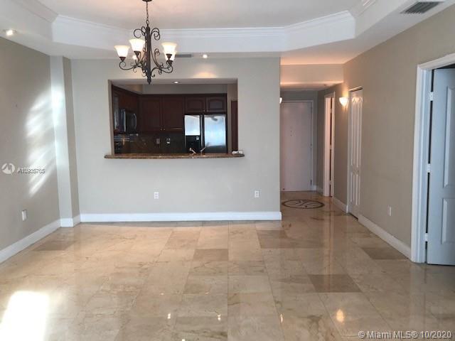 Building Photo - 5701 Collins Ave