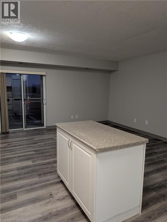 Building Photo - 736 Old Albert St