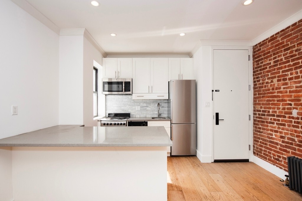 Foto del edificio - 240 E 45th St