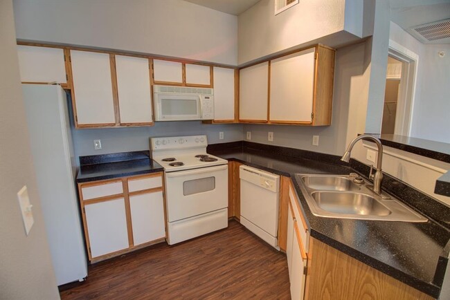 Building Photo - 2320 Gracy Farms Ln
