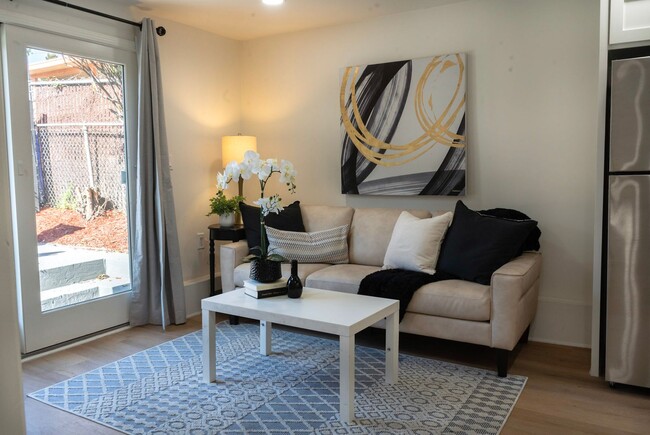 Photo - 4815 APPIAN WAY Apartment