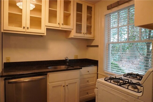 Foto del edificio - 2544 Peachtree Rd NW