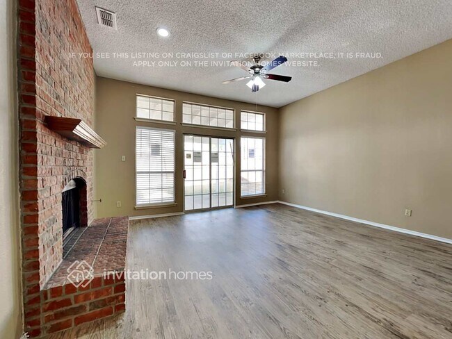 Foto del edificio - 2060 Camelot Dr