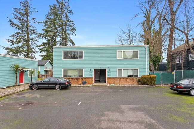Foto del edificio - 2 bedroom 1 bath with washer/dryer include...