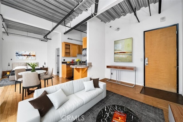 Primary Photo - 312 W 5th St