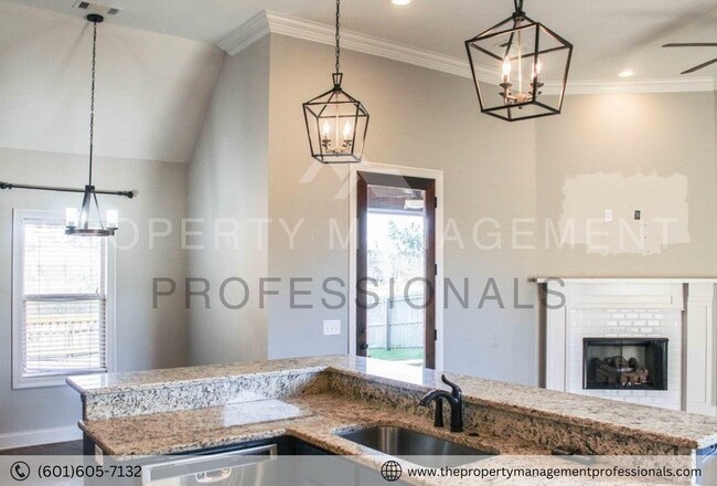 Building Photo - Charming 3-Bedroom House on Greenfield Drive!