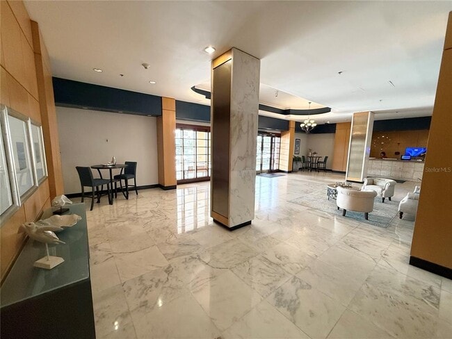 Building Photo - 880 Mandalay Ave