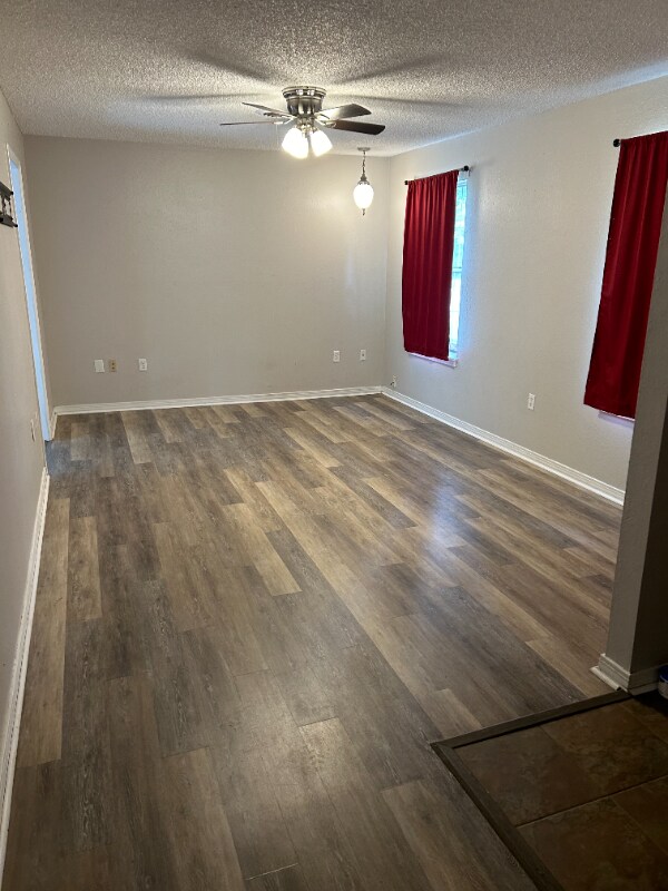 Building Photo - 13900 Hilaro Springs Rd