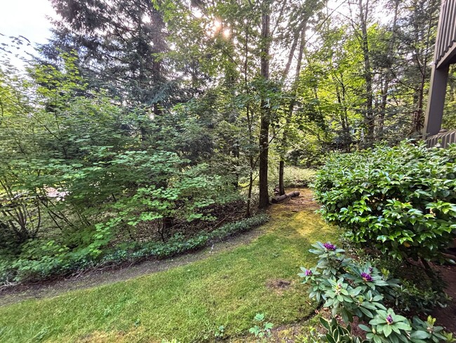 Building Photo - Beautiful Updated Lake Oswego Home in Mt. ...