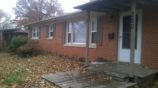 Building Photo - 220 Sutton Pl