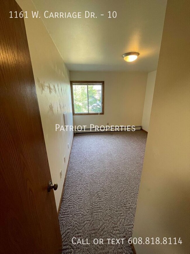 Foto del edificio - 1 bedroom/ 1 bath apartment in Whitewater, WI