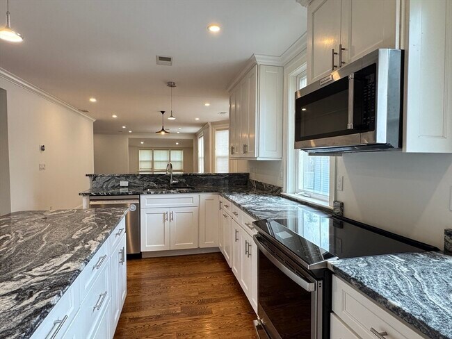 Foto del edificio - 409-411 Walden St