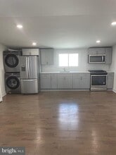 Building Photo - 2501 E Somerset St