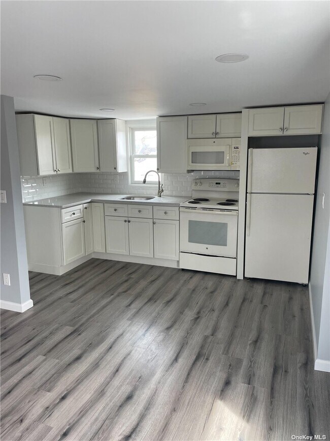 Foto del edificio - 798 S Broadway