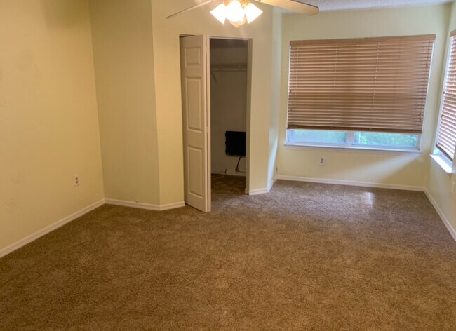 Walk-in closets - 801 Normandy Trace Rd