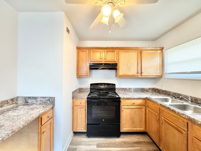 Foto del edificio - Updated 3 bedroom home convenient to 29