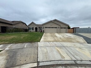 Building Photo - 2310 W Tyler Ave