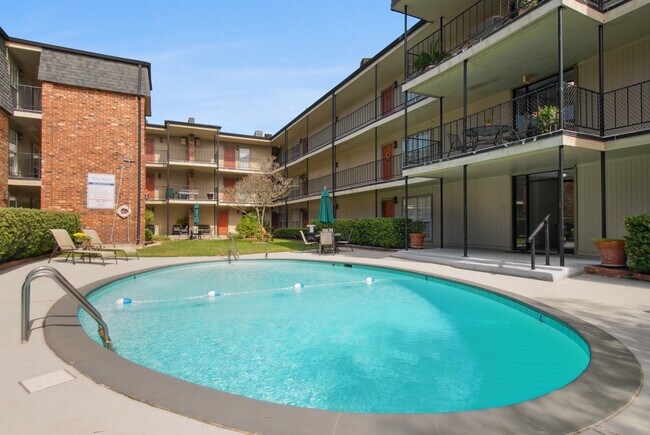 Foto del edificio - 2511 Metairie Lawn Dr
