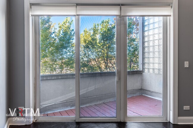 Building Photo - 945 W Huron St