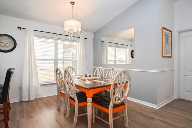 Foto del edificio - 1904 Royal Ridge Dr