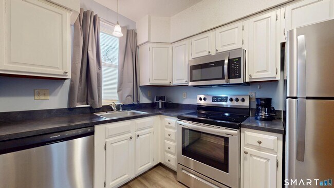 Building Photo - 49 Willard St