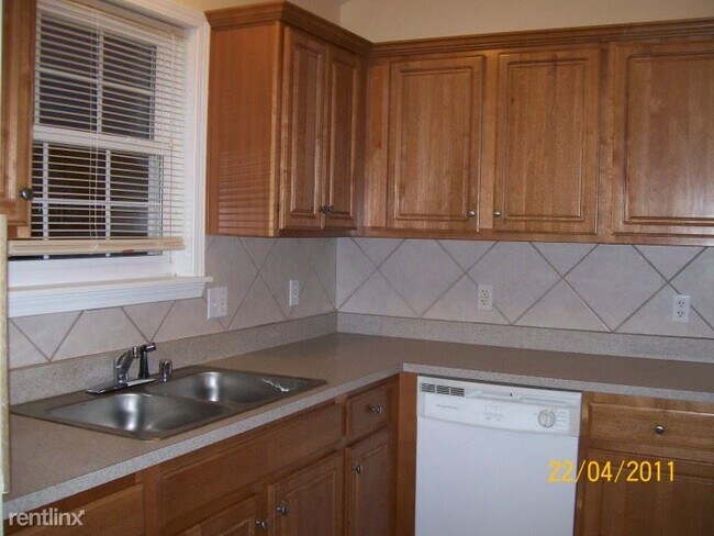 Building Photo - 2 br, 2 bath Duplex - 3117 Winning Colors Way