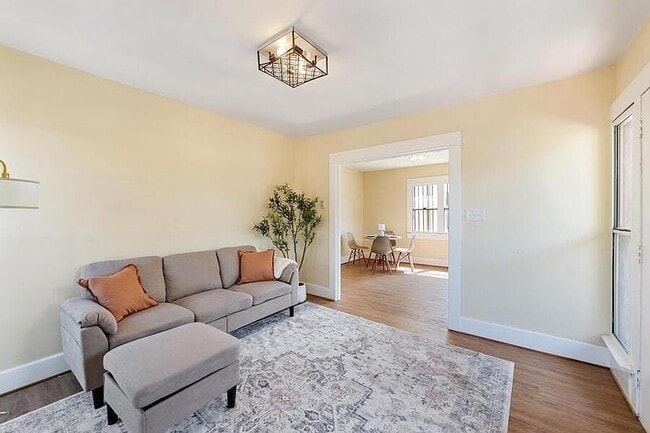 Photo - 1321 E 48th St Apartment