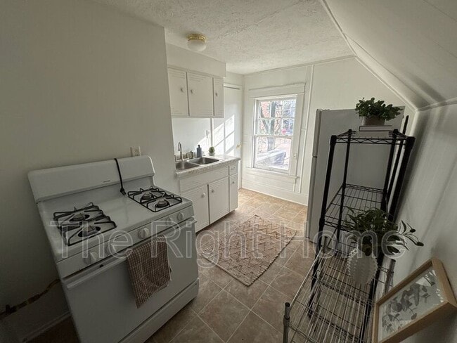 Building Photo - 3021 Harney St