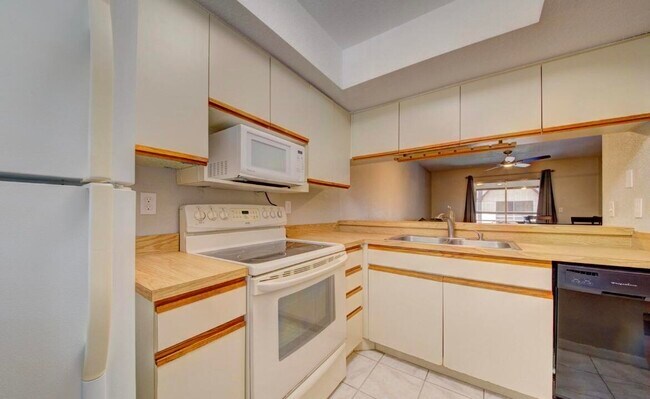 Foto del edificio - 2975 Sir Hamilton Cir