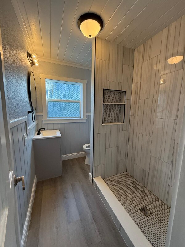 Building Photo - 320 E Oak St