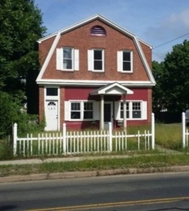 Building Photo - 452-454 Thompson Ave