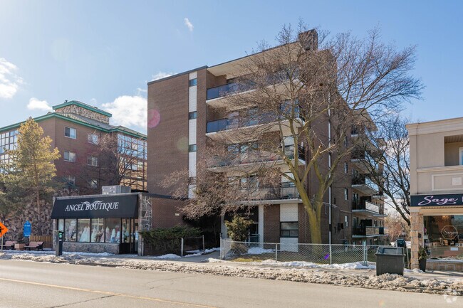 Photo du bâtiment - 190 Queen Street South