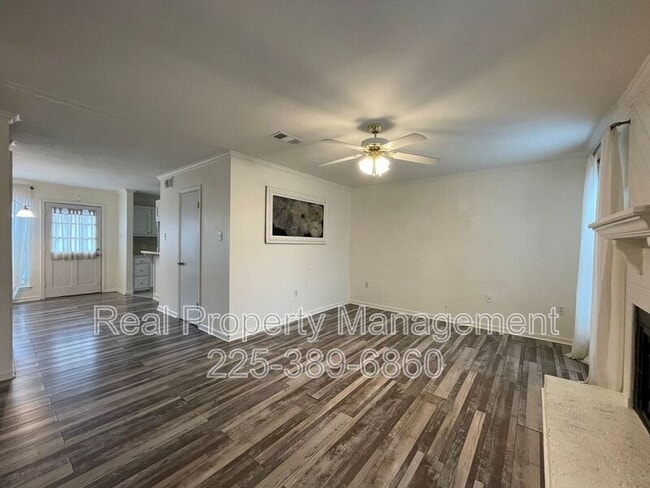 Building Photo - 9841 Siegen Ln